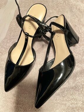 Nine West Black Patent Pointed T‑Strap Block Heel Pumps